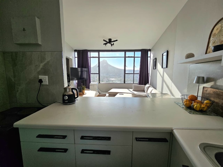 2 Bedroom Property for Sale in Vredehoek Western Cape